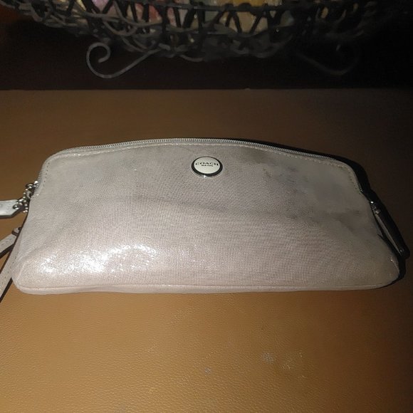 Coach Beige Leather Wristlet Wallet Multicolor Lining Zipper Closure - Picture 4 of 7